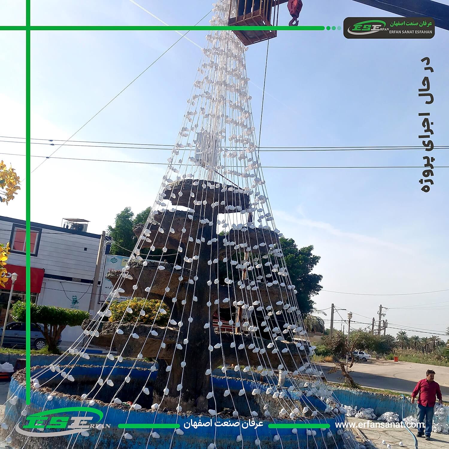 تصميم هرم النوري يجمع بين الفن والتكنولوجيا في آبادان