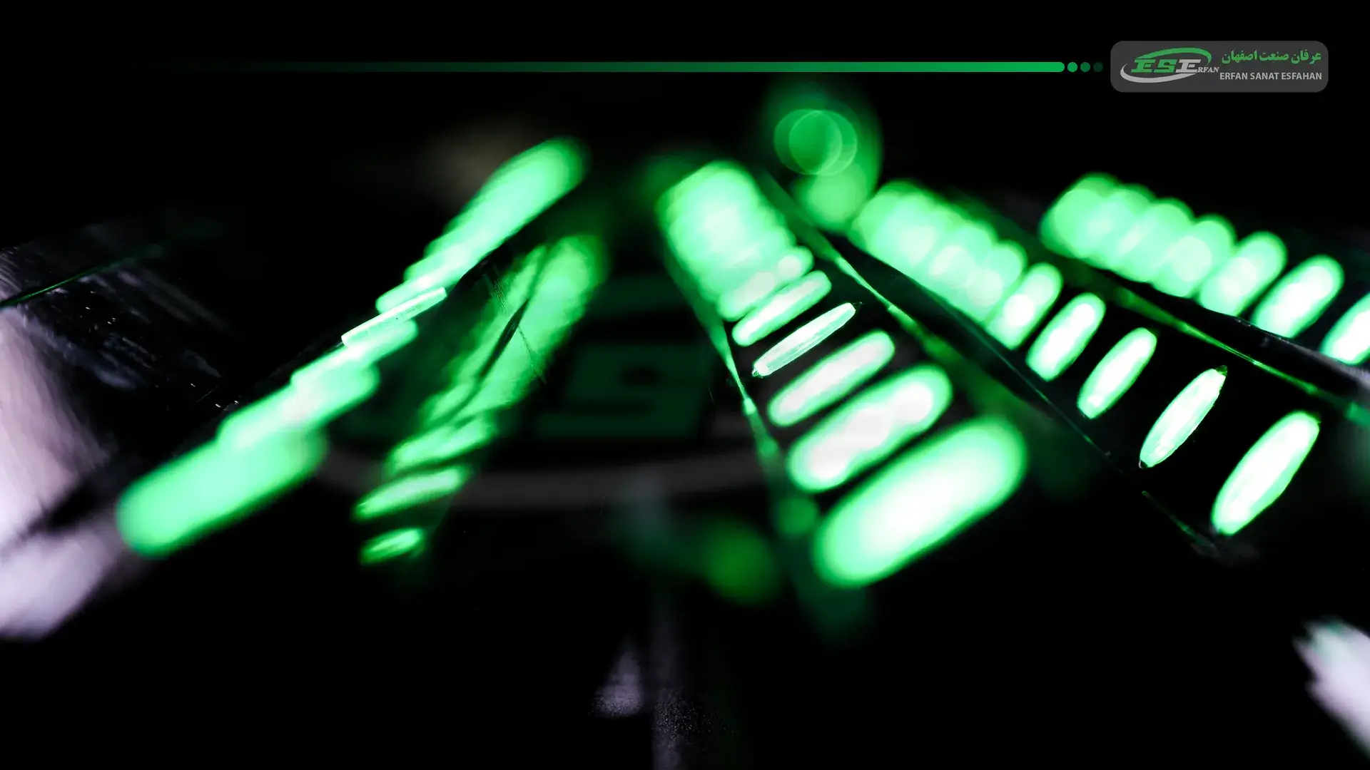منظر مقرب لـ وال واشر LED بلون أخضر