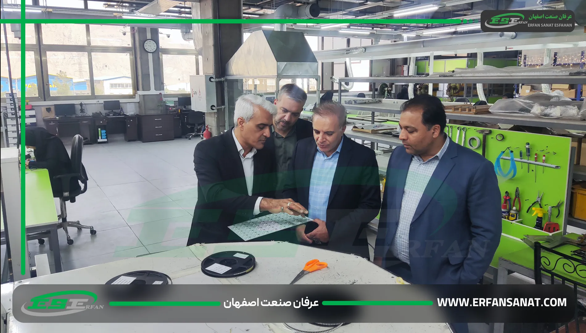 زيارة رئيس الهيئة التأمين الاجتماعي إلى خط إنتاج المعدات الضوئية الذكية في شركة عرفان صناعة أصفهان بمناسبة اليوم العالمي للعمال